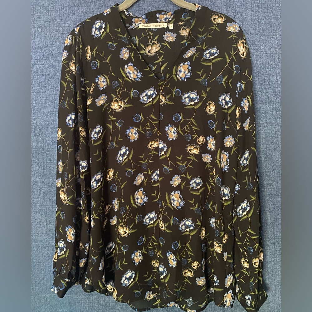 Cute Violet+Claire Floral Top